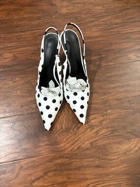 Women's Pointed Toe Slingback Pumps - Black Polka Dot on White